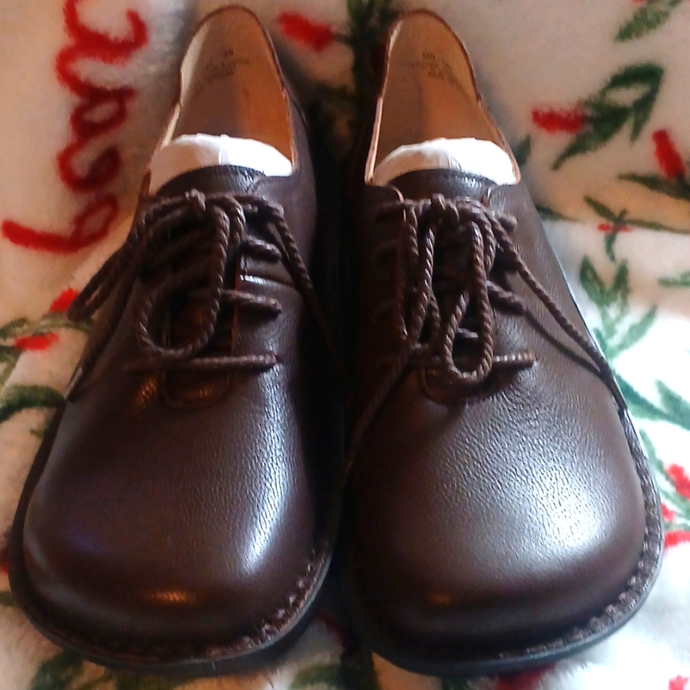 Brown Leather Lace-Up Shoes